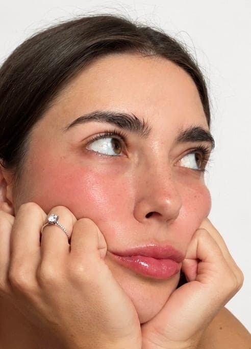 Portret beauty z naturalnym makijażem